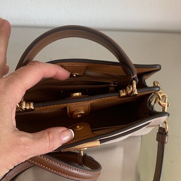 Chalk Coach Crossbody - Picture 6 of 10